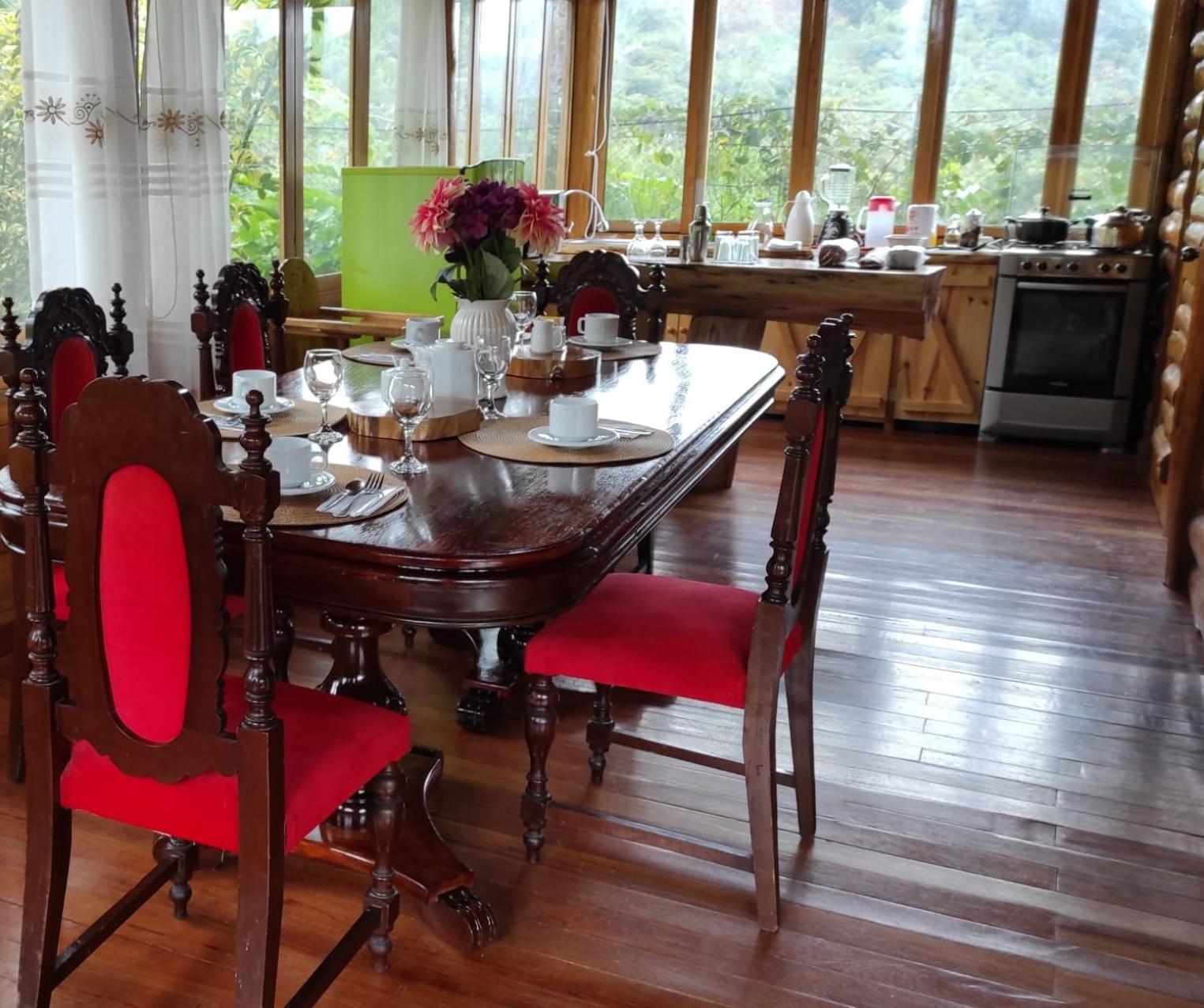 HASSINGER RANCH Cabañas Oxapampa Habitación foto
