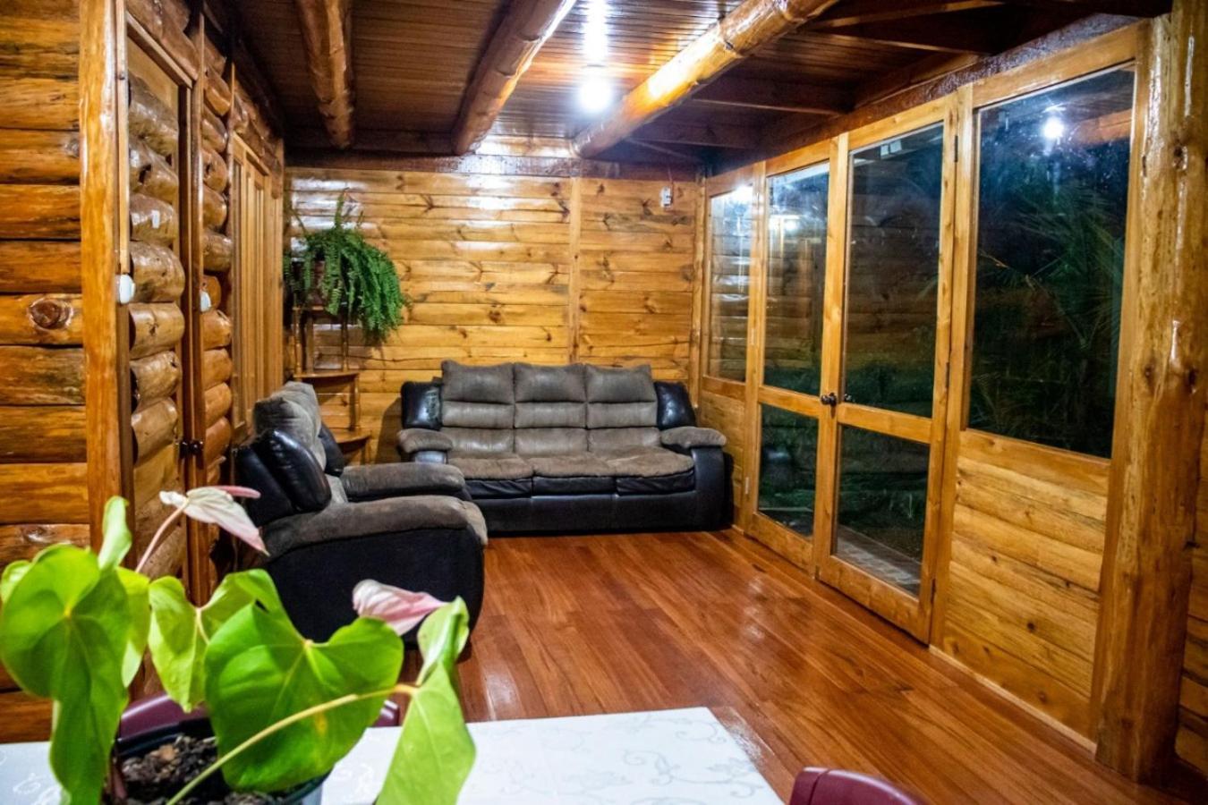 HASSINGER RANCH Cabañas Oxapampa Habitación foto