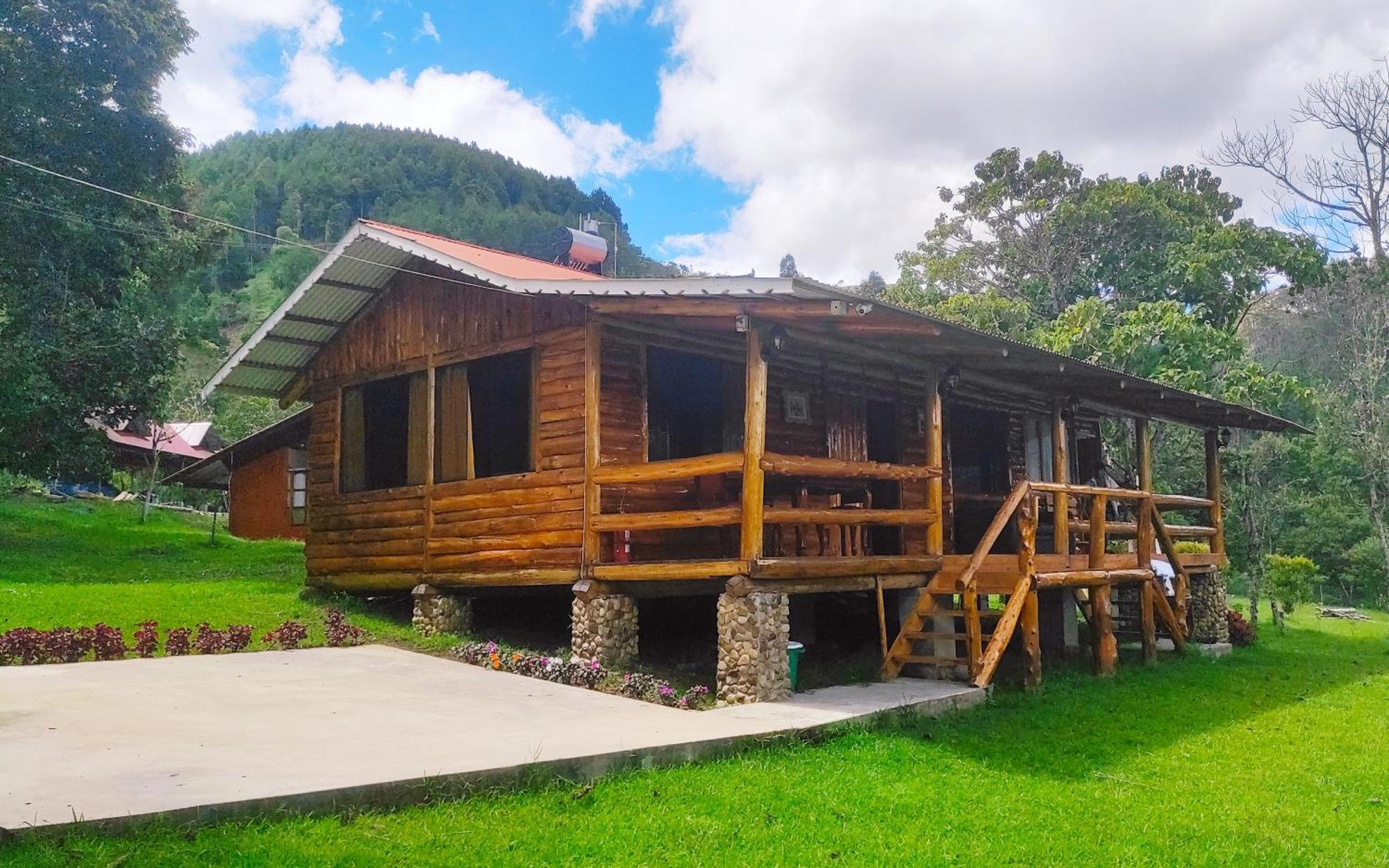 HASSINGER RANCH Cabañas Oxapampa Habitación foto