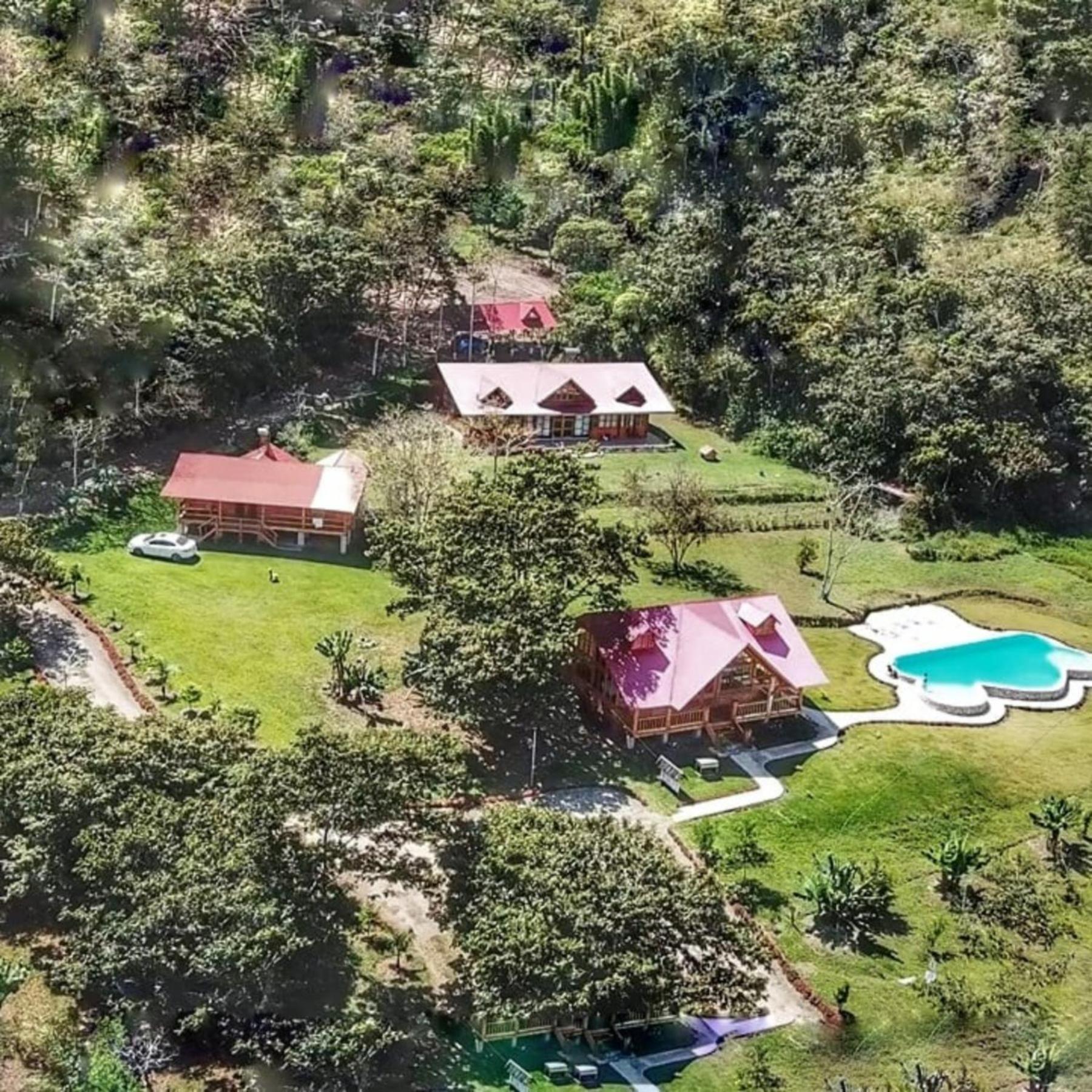 HASSINGER RANCH Cabañas Oxapampa Habitación foto